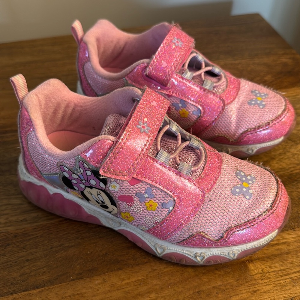Girls light up Minnie Mouse sneakers- size 12